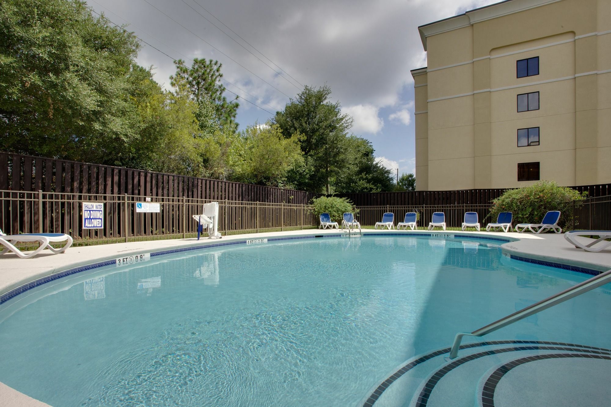 Holiday Inn Express Hotel & Suites Columbia-I-20 At Clemson Road By Ihg Exterior photo